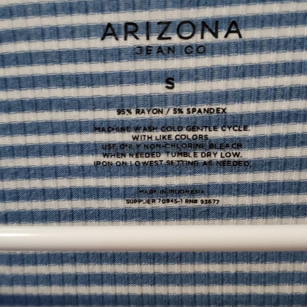 Top - Picture 2 of 2